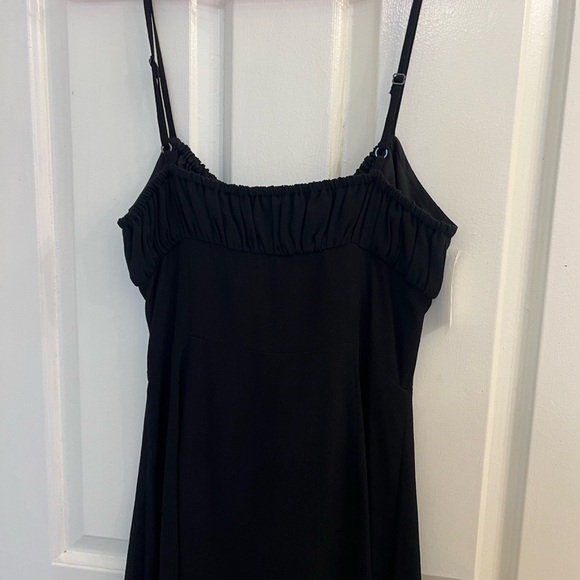 Aritzia Sunday Best Delilah Dress - Picture 4 of 4